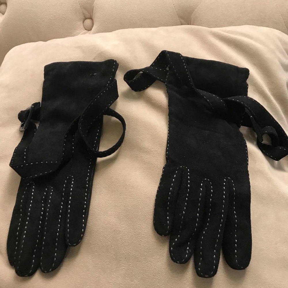 Carolina Amato gloves